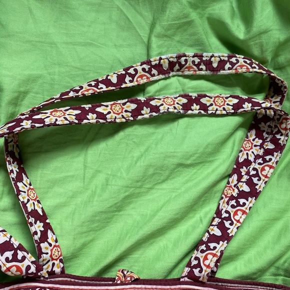 Vera Bradley Red and white pattern tote bag. - Picture 3 of 5